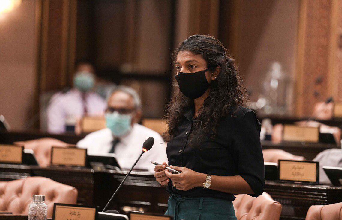 8 ފެބްރުއަރީގެ ވީޑިއޯއެއް މަޖިލީހުގެ ތަޅުމުގައި ދައްކާލައި އިމްރާން ލަދުގަންނަވާލައިފި