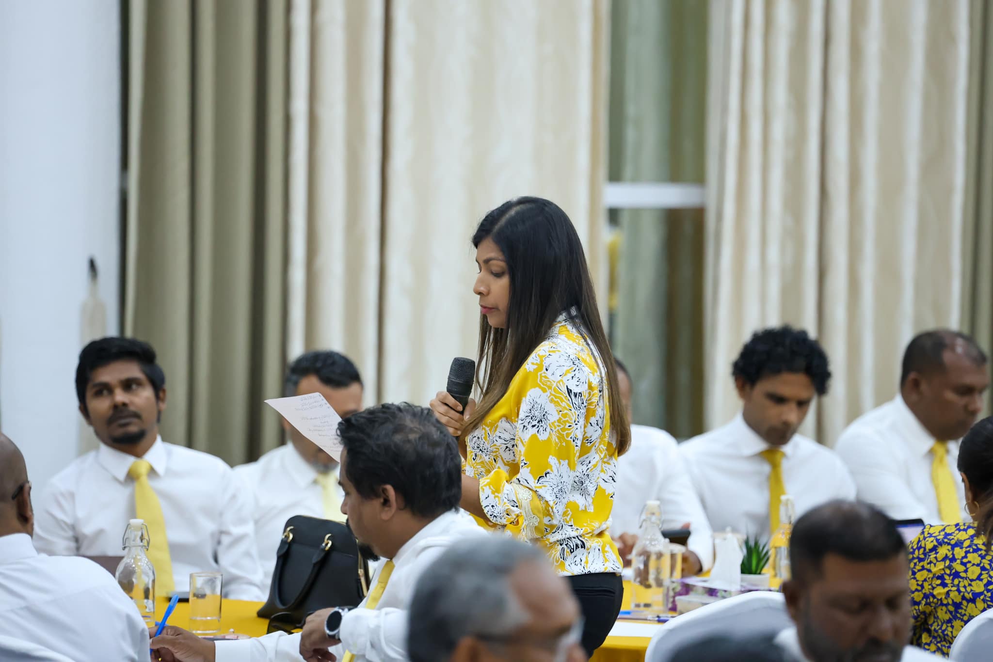 މިހާރުވެސް ވަޒީފާތަކާ ފްލެޓްތައް ފޭރެން ފަށައިފި: ރޮޒޭނާ