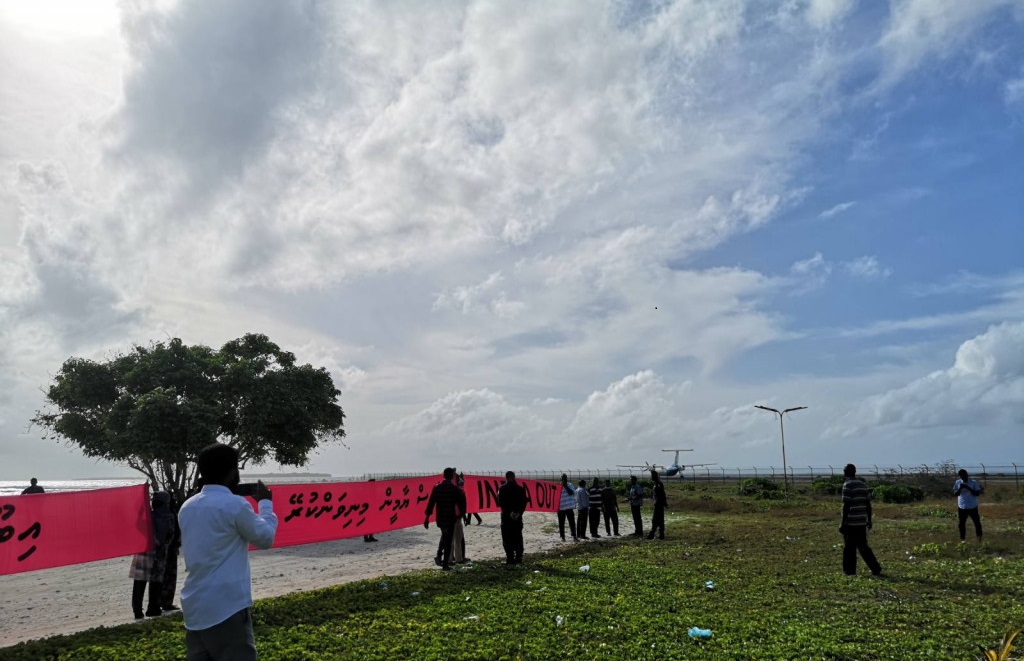 ރައީސް ކުޅުދުއްފުއްޓަށް ވަޑައިގަތުމުން އިދިކޮޅުން މުޒާހަރާގައި