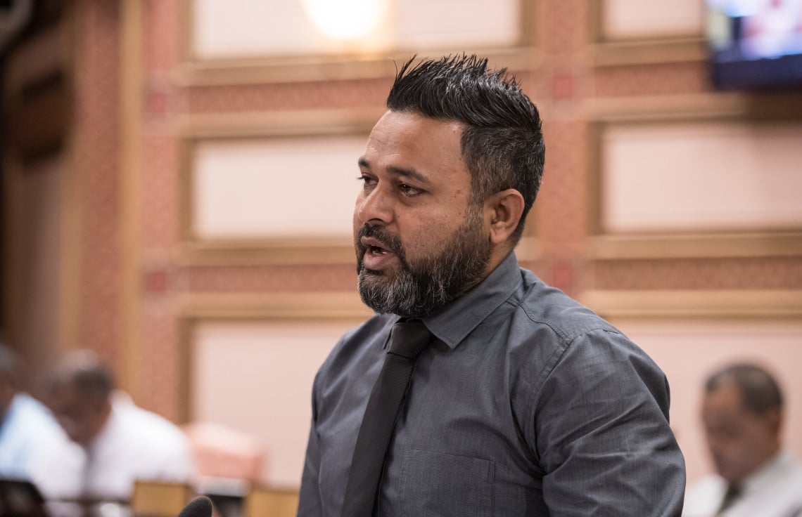 ބިދޭސީންނަށް ދާއިމީ ރަށްވެހިކަން ދިނުމަކީ އަވަށްޓެރި ގައުމެއްގެ ނުބައި ރޭވުމެއް: މެމްބަރު ޝިޔާމް