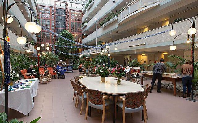 ކޯވިޑް-19: އެމްސްޓަޑަމްގެ ދުވަސްވީ މީހުން ބަލަހައްޓާ މަރުކަޒަކުން 15 މީހަކު މަރުވެއްޖެ