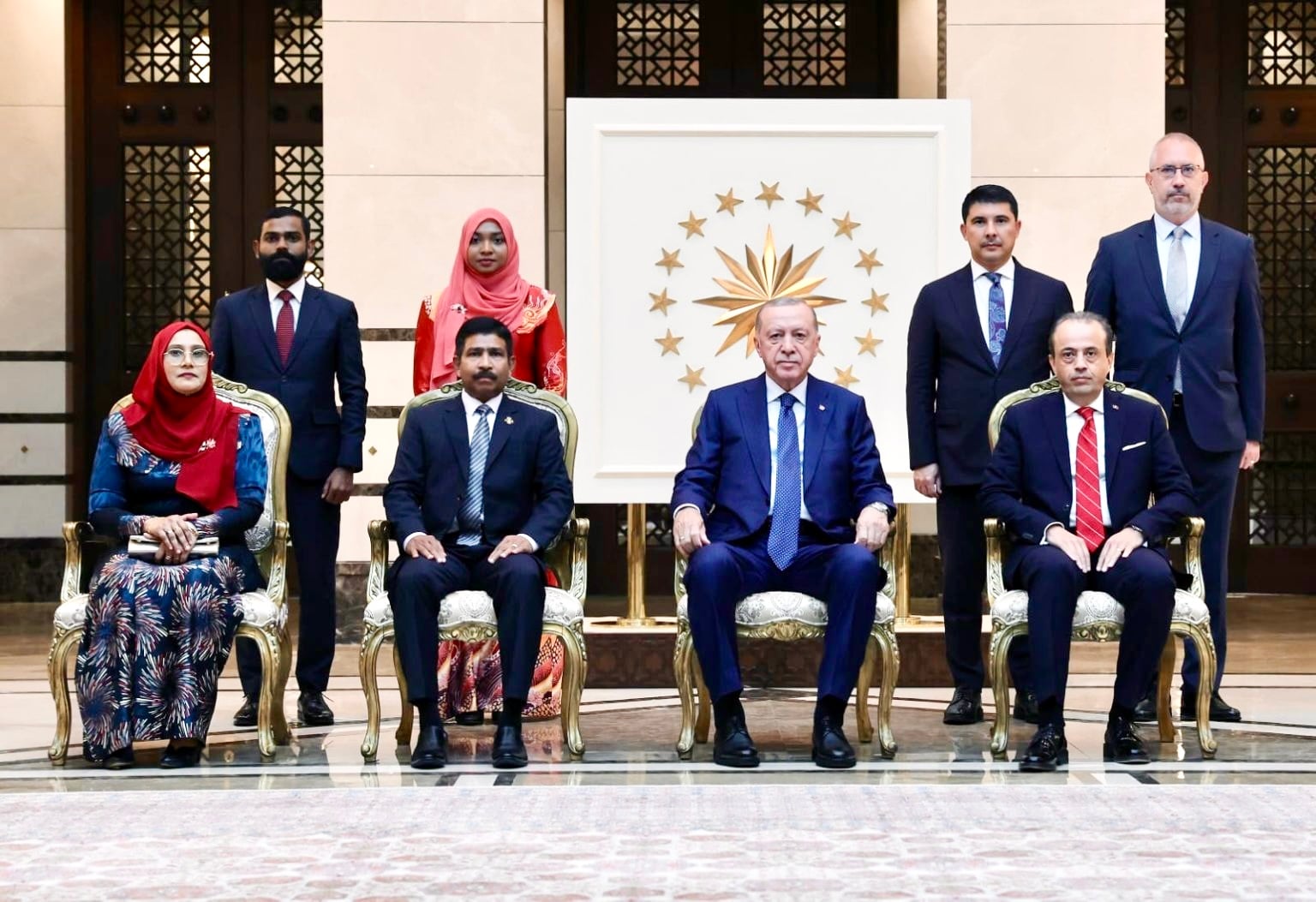 ޢަބްދުއްރަޙީމް ސަފީރުކަމުގެ ފަތްކޮޅު ތުރުކީގެ ރައީސްއަށް އަރުވައިފި