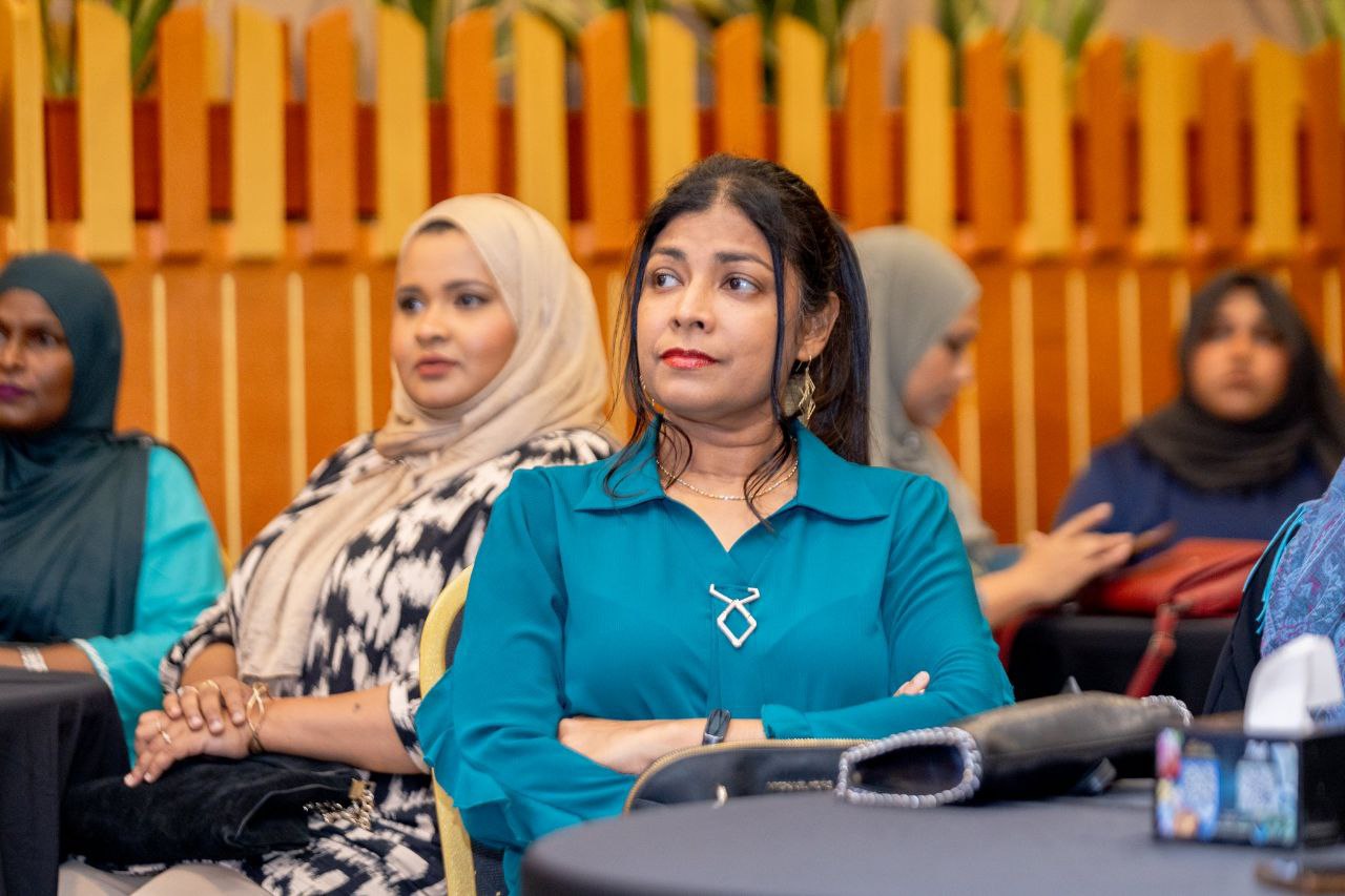 ބަދަލަކަށް ލީ ވޯޓުން މުޅި ގައުމު އޮތީ އަނދަވަޅަކަށް ވެއްޓިފައި: ރޮޒައިނާ
