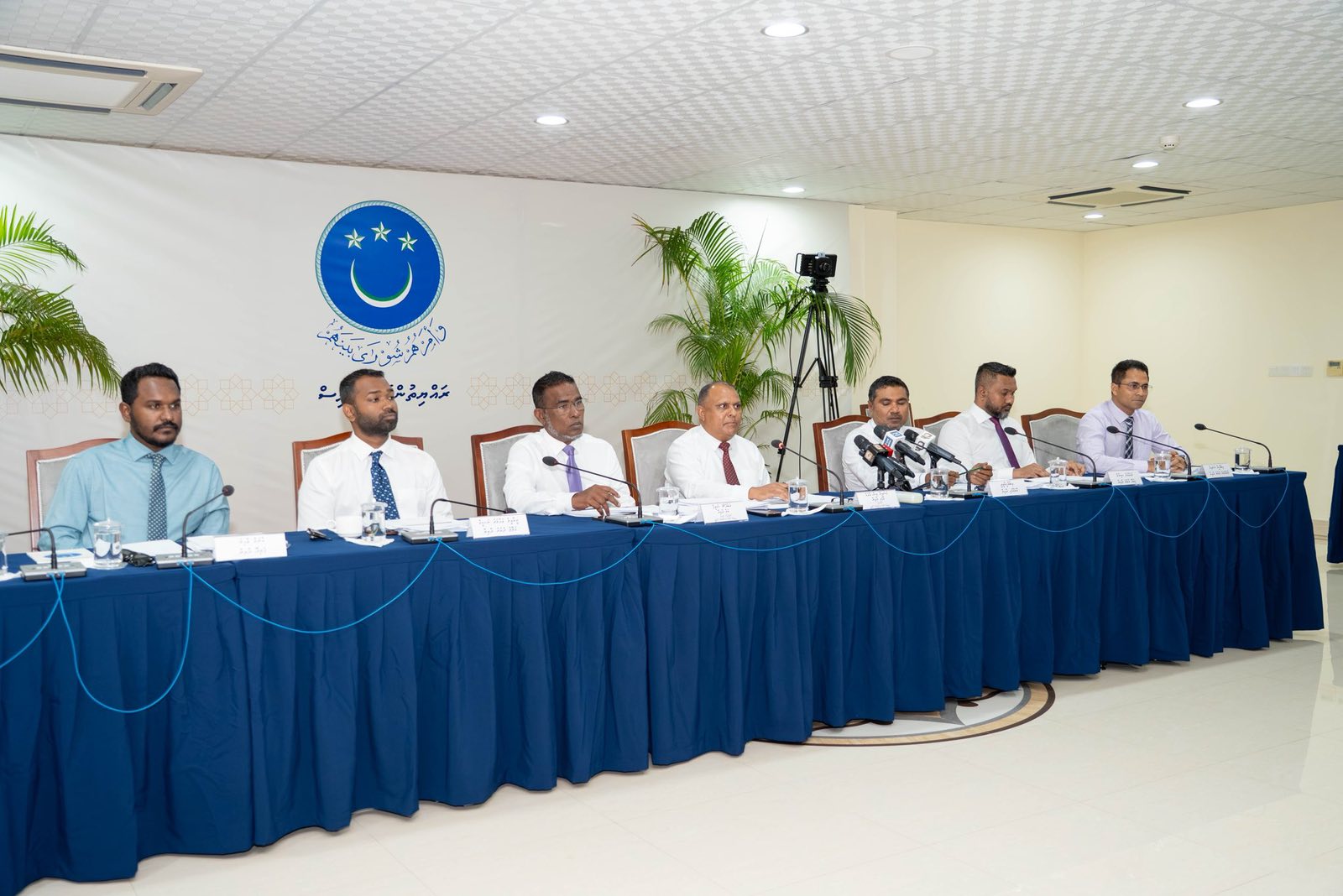 މީޑިއާ ބިލާ ގުޅޭގޮތުން ހިޔާލުފާޅުކުރާ ނޫސްވެރިންނަށް އިންޒާރުދޭ މައްސަލަ ކޮމިޓީން ބަލަނީ