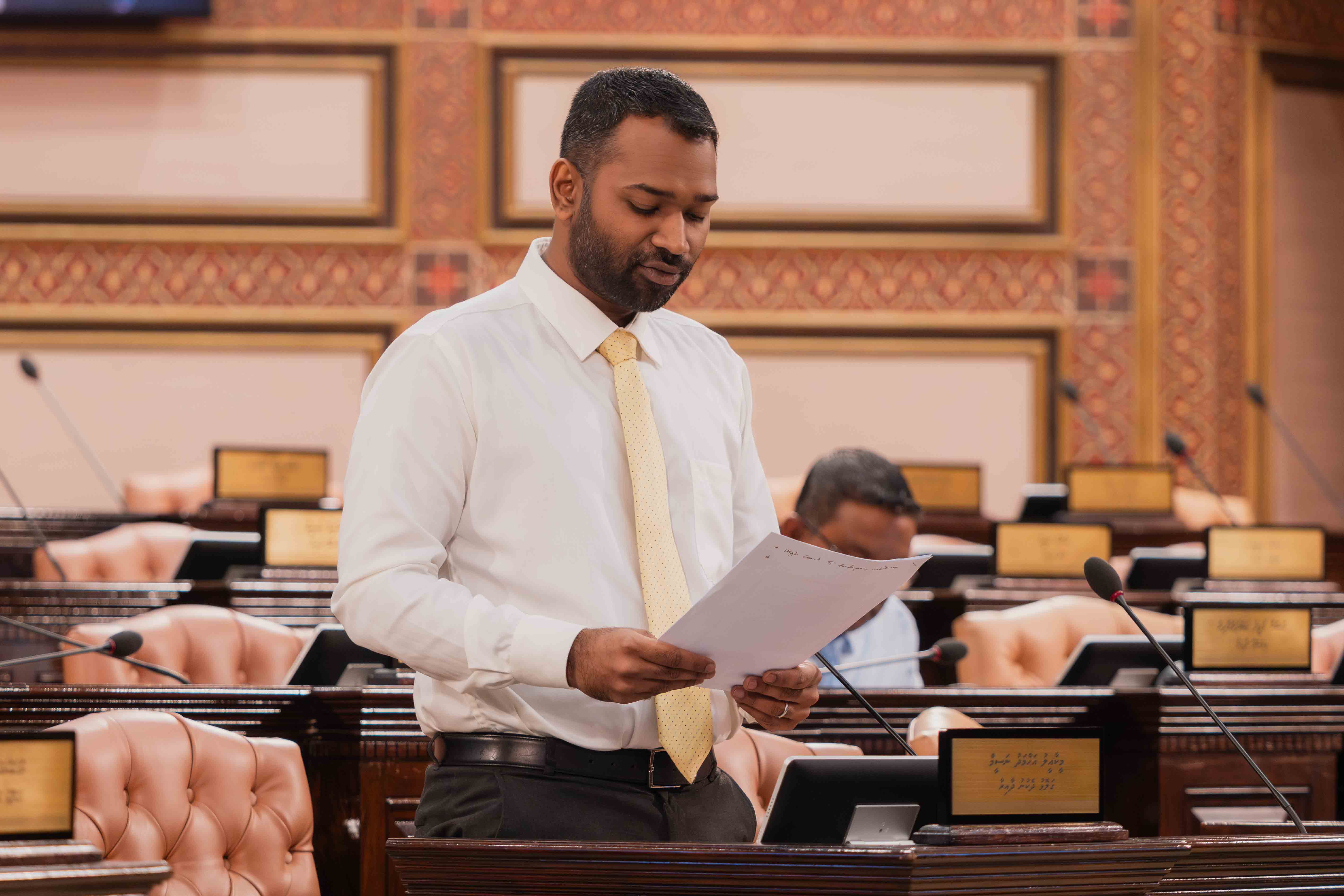 ސީޕީ ވަކިކޮށް ސަރުކާރުން އުޅެނީ ސިޔާސީ ނުފޫޒު ނުފޯރުވޭ ފުލުހުން ކޮންޓްރޯލްކުރަން: މީކާއީލް