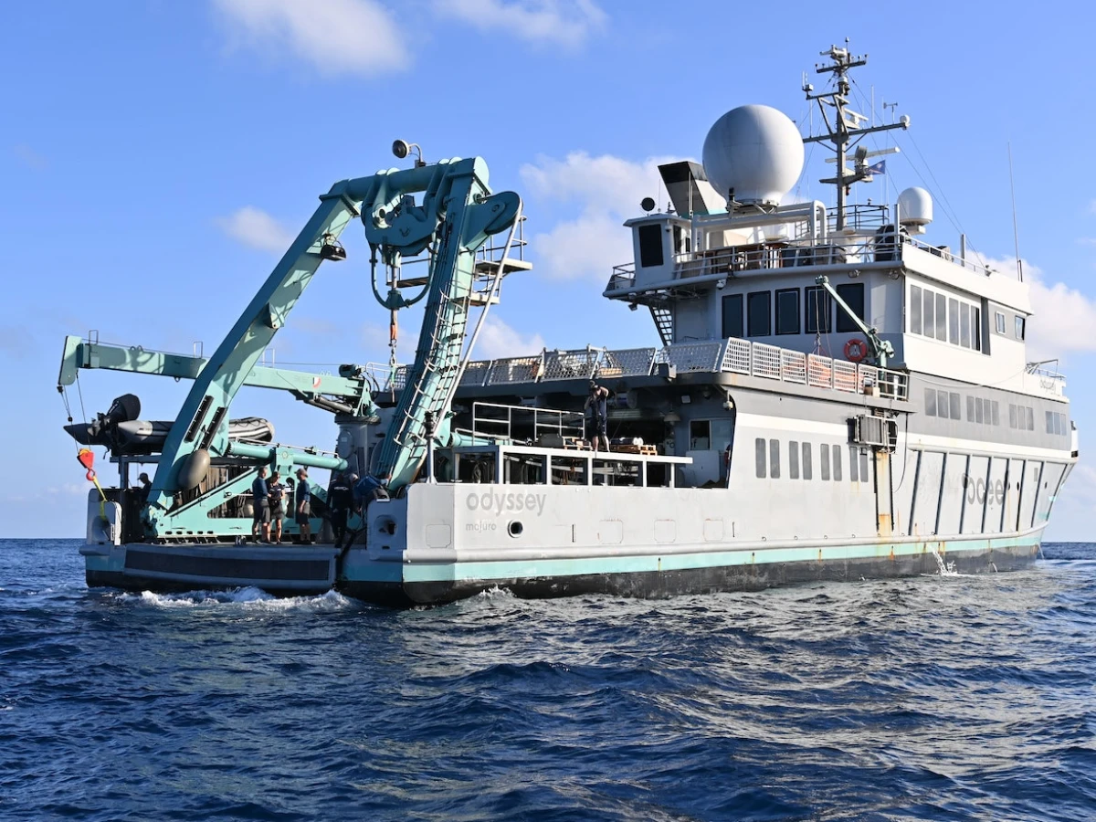 ރާއްޖޭގެ ކަނޑުގެ ދިރާސާ ހިންގި ބޯޓު، ކޯޓު އަމުރެއްގެ ދަށުން ހިފަހައްޓައިފި