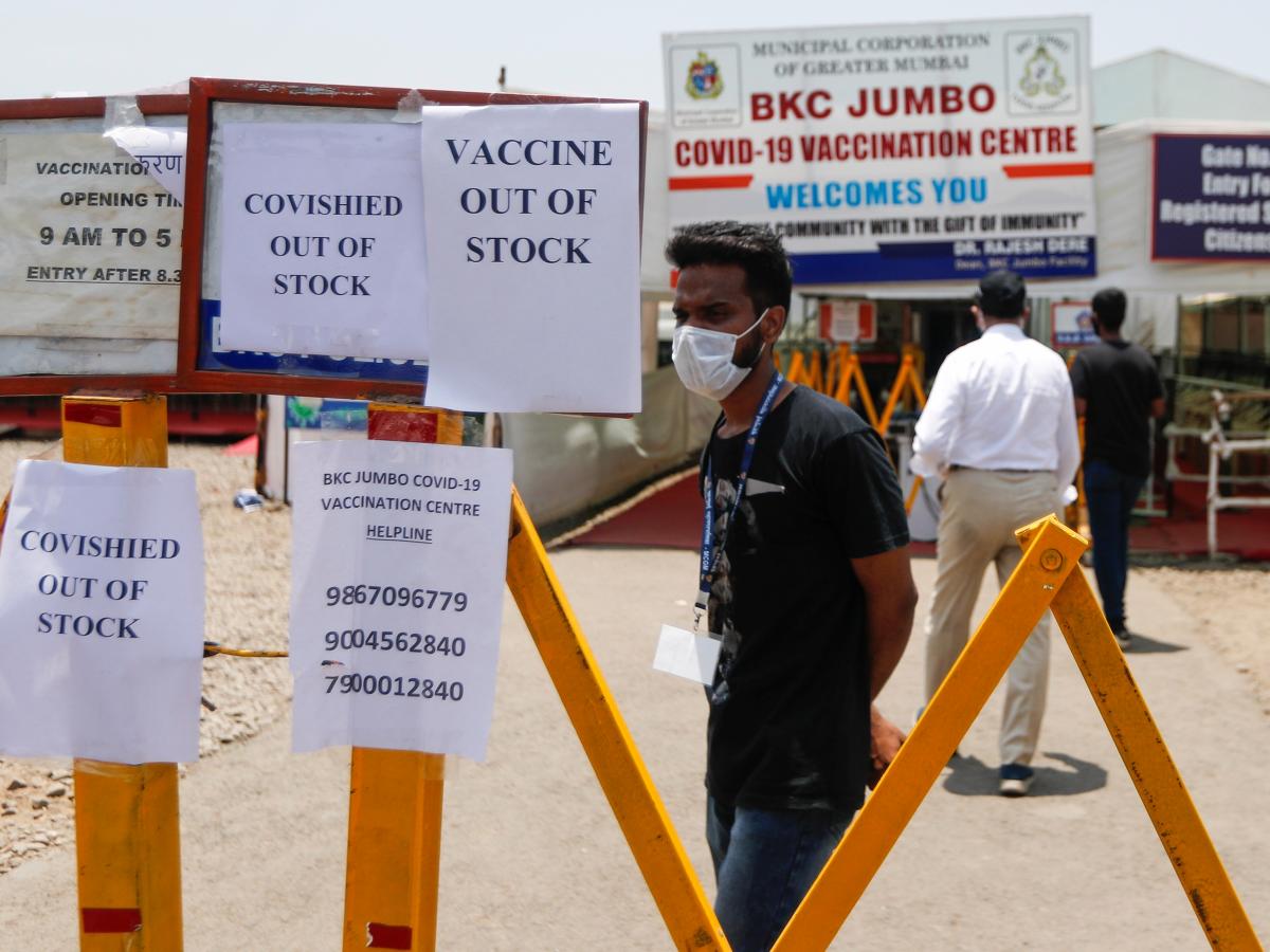 އިންޑިއާގައި ކޮވިޑް ވެކްސިން ހުސްވެ، ވެކްސިން ސެންޓަރުތައް ބަންދު ކުރަނީ