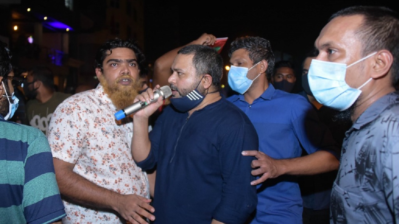 ޝިޔާމްގެ އިންޒާރު؛ އުދަރެހުން އަރާ ވިލާގަނޑު ބިޔަވެފައި ބަނަ