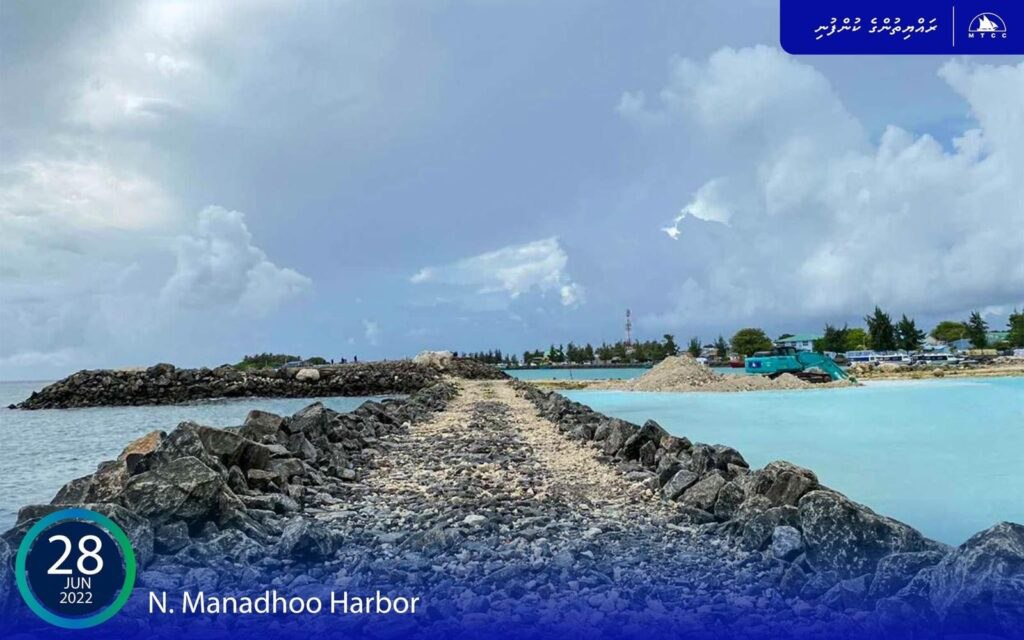 މަނަދޫ ބަނދަރުގެ ނެރު ފުންކުރުމާއި ބޭރުތޮށި ލުމުގެ މަސައްކަތް ބާރަށް ކުރިއަށް