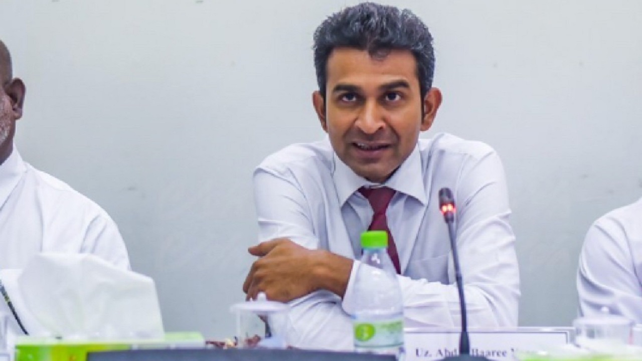 ޤާޟީ ބާރީ މަގާމުން ވަކިކުރަން ފެންނަކަމަށް މަޖިލީހުގެ ޖުޑީޝަރީ ކޮމެޓީން ފާސްކޮށްފި