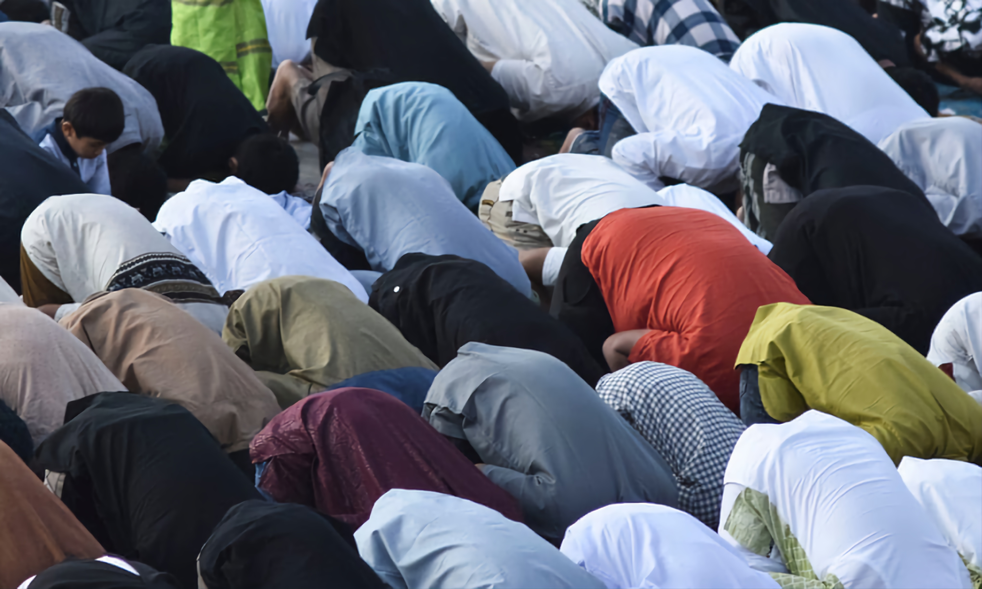 އިންޑޮނޭޝިއާގެ އިމާމެއްގެ ގަޔަށް ކުޅުޖެހި އޮސްޓްރޭލިއާ މީހަކު ހައްޔަރުކޮށްފި