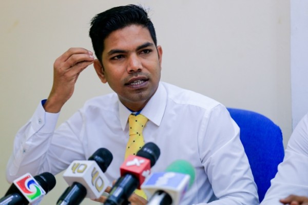 ރައީސް ނަޝީދަށް ދިންހަމަލާއަށްފަހު ހިނގައިދިޔަ މަރުތަކަށް ތަހުގީގުގައި ބަލަންޖެހޭ: ޝިފާޒް