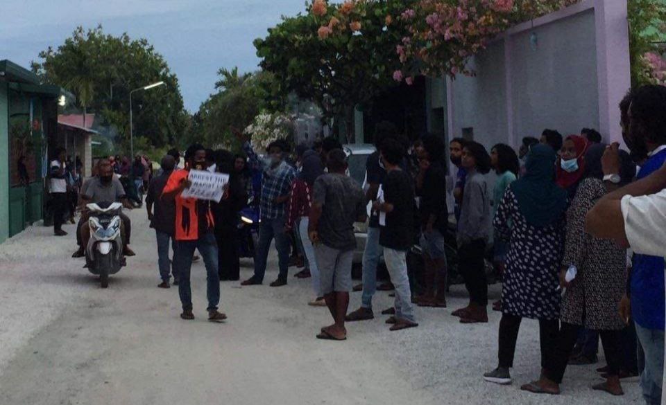 ކުޑަކުއްޖަކަށް ޖިންސީ ގޯނާކުރި ކަމުގެ ތުހުމަތުގައި ފުލުހަކު ހައްޔަރުކޮށްފި