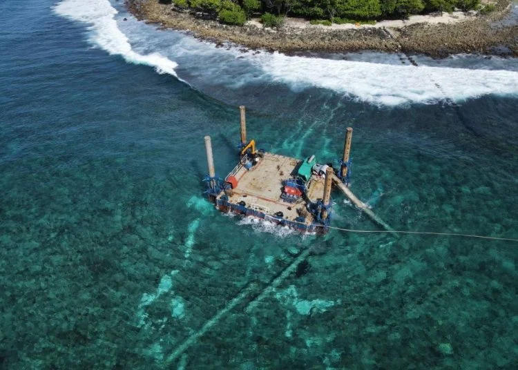 ޕްލެޓްފޯމް ފަރަށް އެރި ސަރަހައްދު ސާފުކުރަނީ