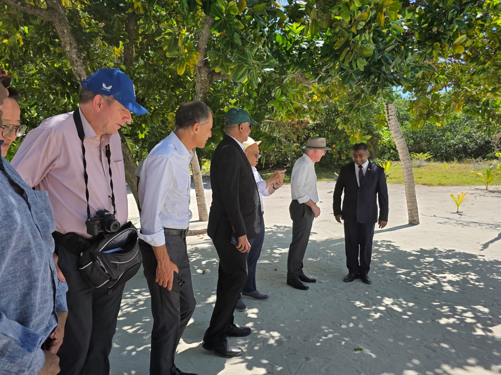 ޤައުމީ ދުވަހަށް އުތީމަށް ވަޑައިގަތް ބޭރުގެ ސަފީރުންނަށް ގަނޑުވަރު ދަތުރެއް