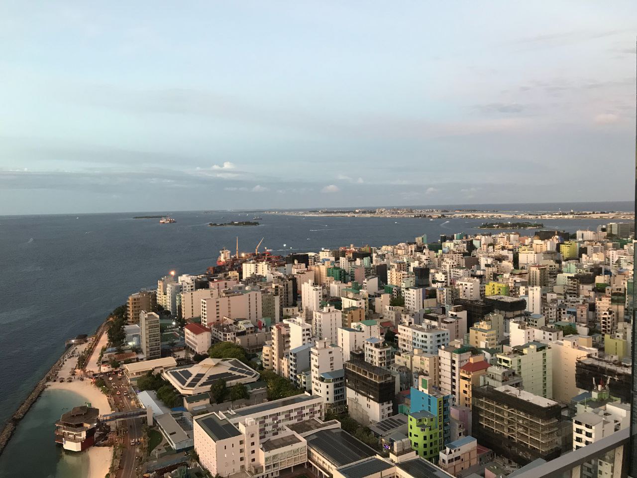 މާލޭގެ ގެއެއްގެ 4 ވަނަ ފަންގިފިލާއިން ކުއްޖަކު ވެއްޓި ނިޔާވެއްޖެ