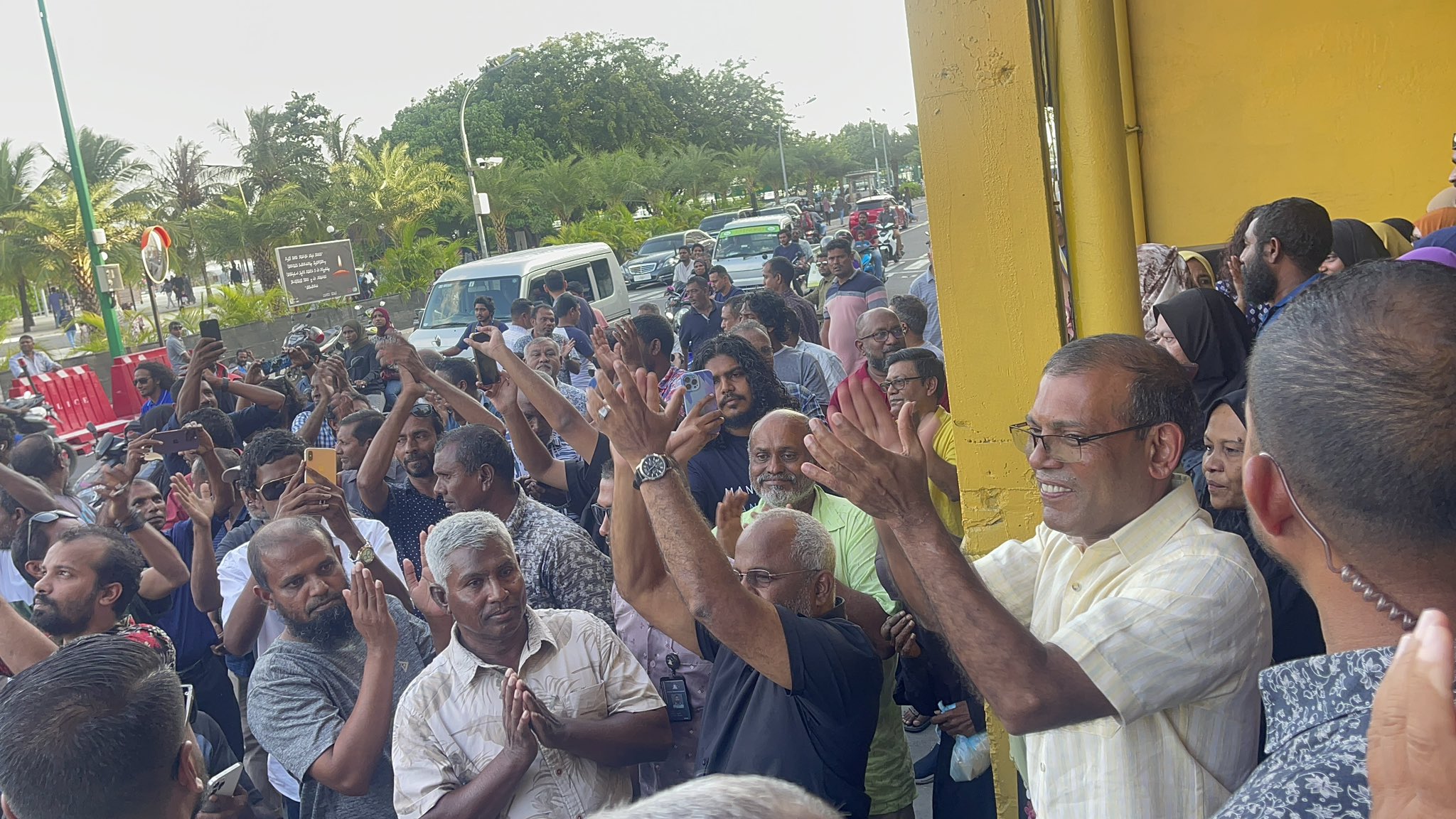 އެދުނުގޮތް ނުހެދުމުން މިވަނީ ދައްޗާއި ކުރިމަތިލާން ޖެހިފައި: ނަޝީދު