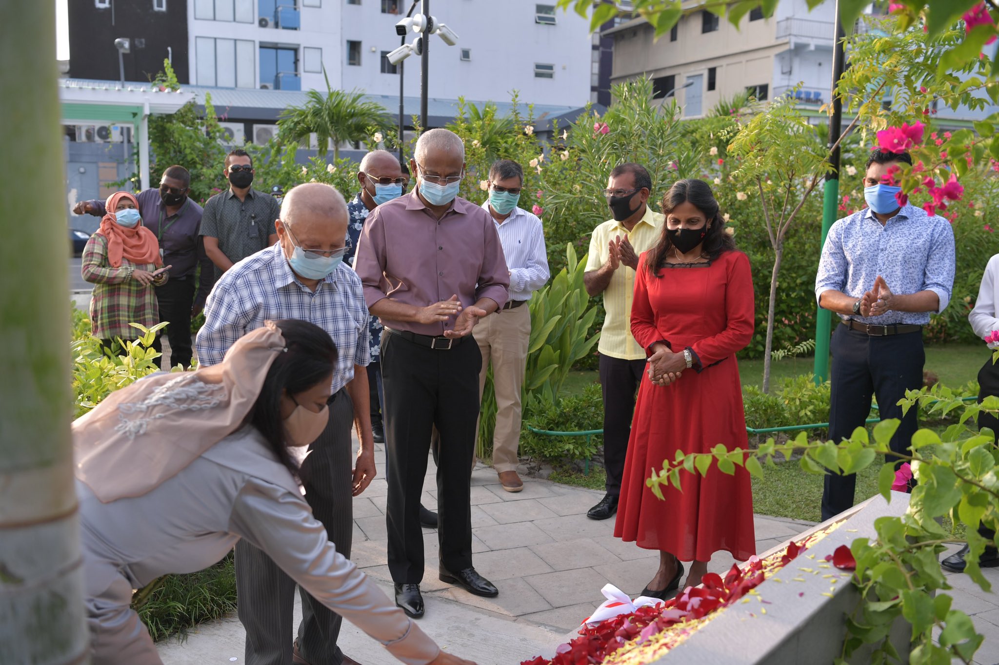 ލޮނުޒިޔާރަތް ޕާކު ހުޅުވައިފި