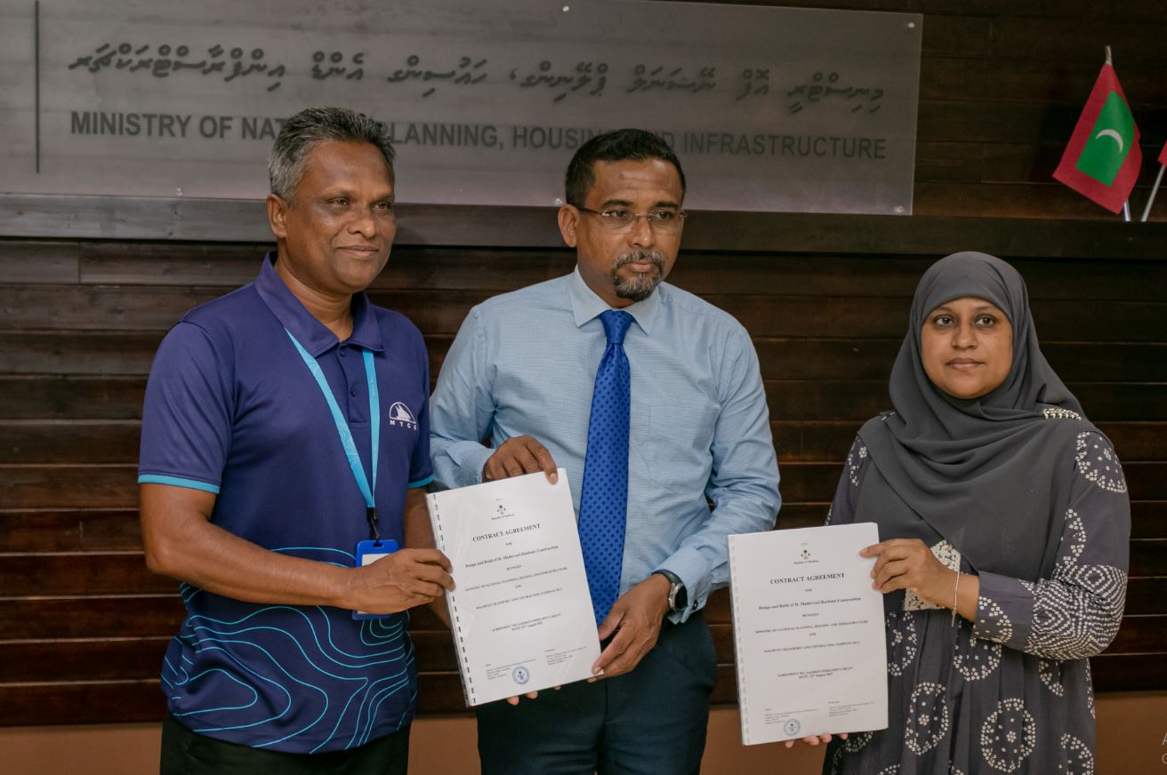 3 ރަށެއްގެ ތަރައްޤީގެ މަޝްރޫޢުތައް އެމްޓީސީސީއާ ހަވާލުކޮށްފި