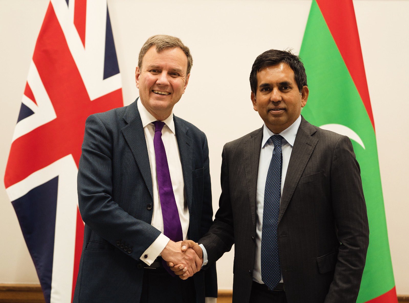 ވިޔަފާރީގެ ދާއިރާއިން ގުޅުން ބަދަހިކުރަން ރާއްޖެއާއި އިނގިރޭސިވިލާތުން މަޝްވަރާކޮށްފި