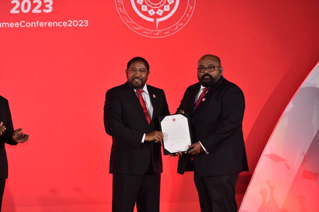 ވަކިވި ހައެއްކަ މީހުންނަށް ވުރެ ގިނަ މީހުން ޖޭޕީ އާ ވަނީ ގުޅިފައި: ނަވާޒް