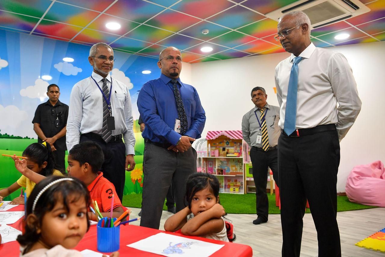 ސްޓެލްކޯގެ ޗައިލްޑް ކެއަރ ސެންޓަރަށް ރައީސްގެ ދެކަނބަލުން ޒިޔާރަތްކުރައްވައިފި