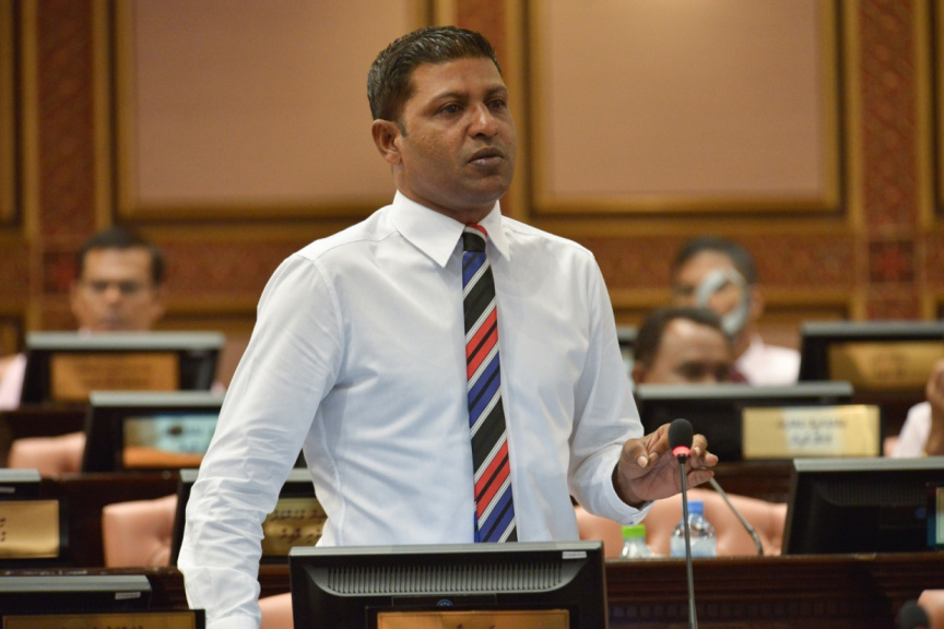 ދާއީމީ ގޮތެއްގައި މަސްވެރިންނަށް މަންފާ ލިބޭނެ ސިޔާސަތުތަކެއް ސަރުކާރުން ތަންފީޒުކުރާނެ: ރިޒާ