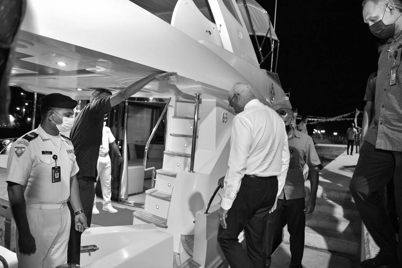 ރަައީީީސް ޞާލިޙް ކުޅުދުއްފުއްޓަށާއި ދުބާއީއަށް