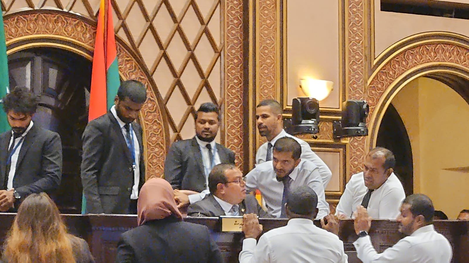 މަޖިލީހުގެ ތަޅުމުގައި މެންބަރުން މިއަދު މާރާމާރީ ހިންގީ މަޖިލީހުގެ ރައީސް ހިތްވަރުދީގެން: ޕީއެންސީ