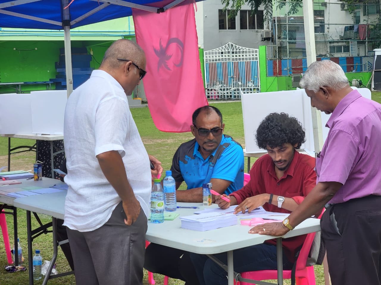 ކައުންސިލަށް ވަކިބަޔަކު ހޮވަން ބައެއް މެމްބަރުންނަށް ވޯޓްލުމުގެ ފުރުސަތު ނުދިން