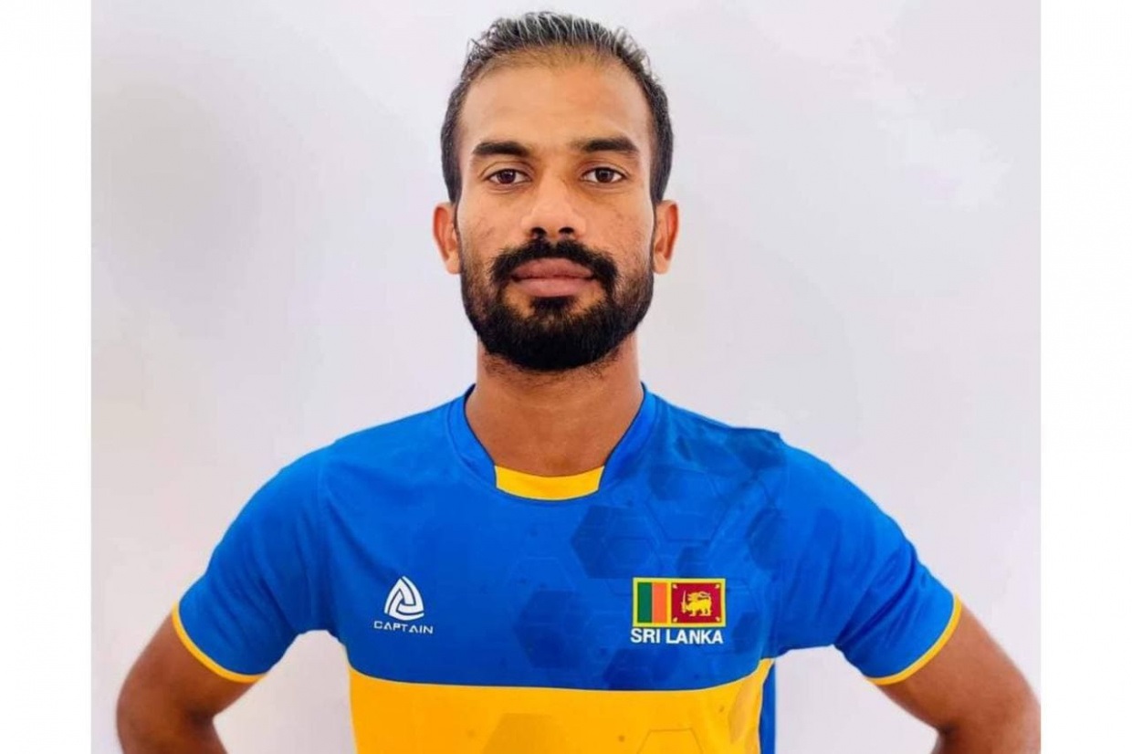 ވެލެންސިއާގެ ޑިފެންޑަރު ޑަކްސަން މަރުވެފައި ހުއްޓައި ފެނިއްޖެ