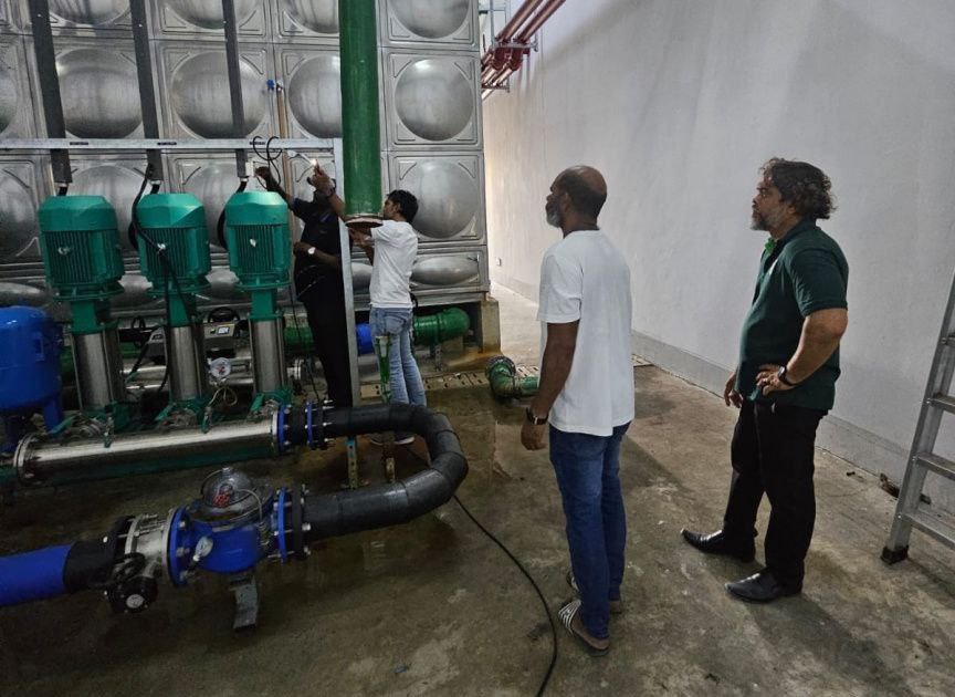 ހިޔާ ޓަވަރުތަކުން ފެން ކެނޑުނީ ހޮޅިއެއް ފަޅައިގެން ގޮސް ކަރަންޓު ކެނޑުމުން؛ މައްސަލަ ހައްލުކޮށްފި