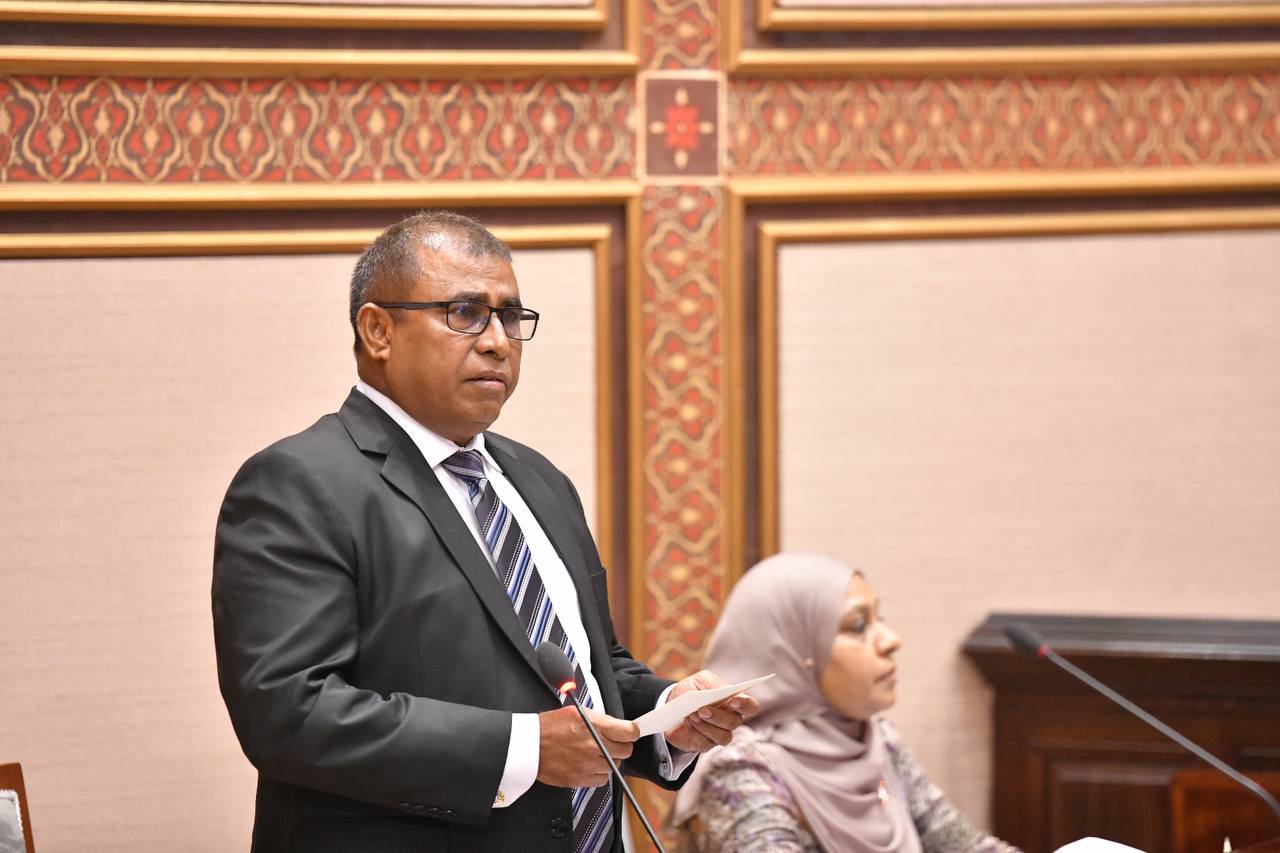 ބޮޑުފިނޮޅު މައްސަލަ ހައްލެއް ނުވި؛ ދެންއޮތީ ބަދަލު ދީފައި ރަށް އަތުލުން