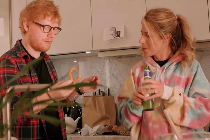 އެޑް ޝީރަން އާއި އަންހެނުން ޗެރީ ސިބޯރންއަށް ދަރިއަކު ލިބިއްޖެ