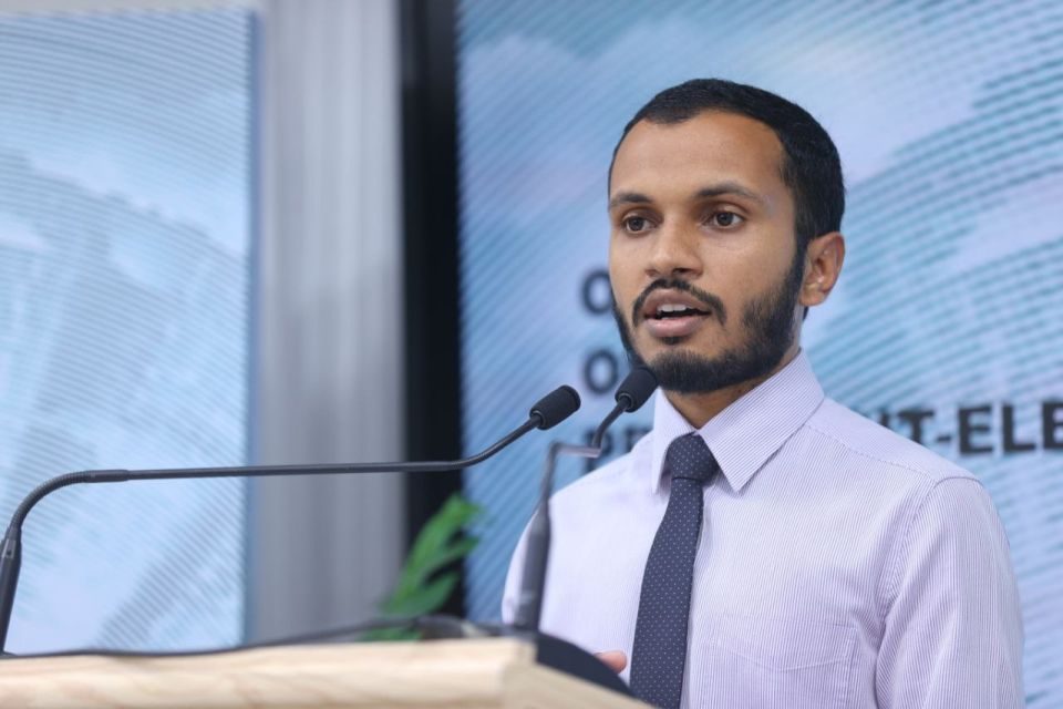 މަޝްވަރާނުކުރައްވައި ޑރ. މުޢިއްޒާއި ބެހޭގޮތުން ވާހަކަދެއްކެވީތީ ހިތާމަ ކުރަން: ފިރުޒުލް