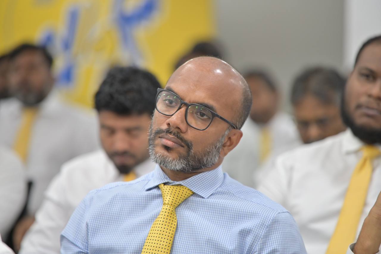 ފެންނަނީ ބޮޑެތި ސްކޭމްތަކުގައި ސަރުކާރު ޖެހެމުންދާތަން: އަމީރު