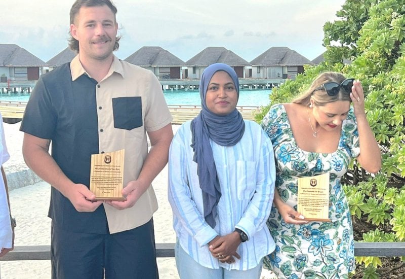 ގެނބެމުންދިޔަ ދިވެހި މުވައްޒަފު ސަލާމަތްކުރީ ފަތުރުވެރި ދެމަފިރިން