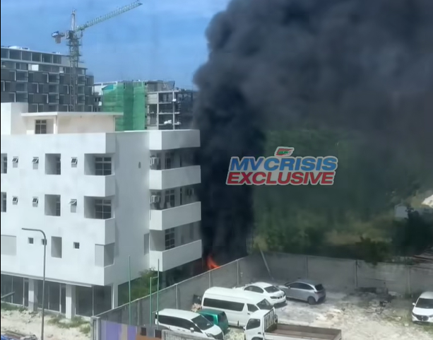 ހުޅުމާލޭގައި އިމާރާތެއްގައި ރޯވެގެން ފުލުހުނަނާއި ސިފައިން ހަރަކާތްތެރިވަނީ