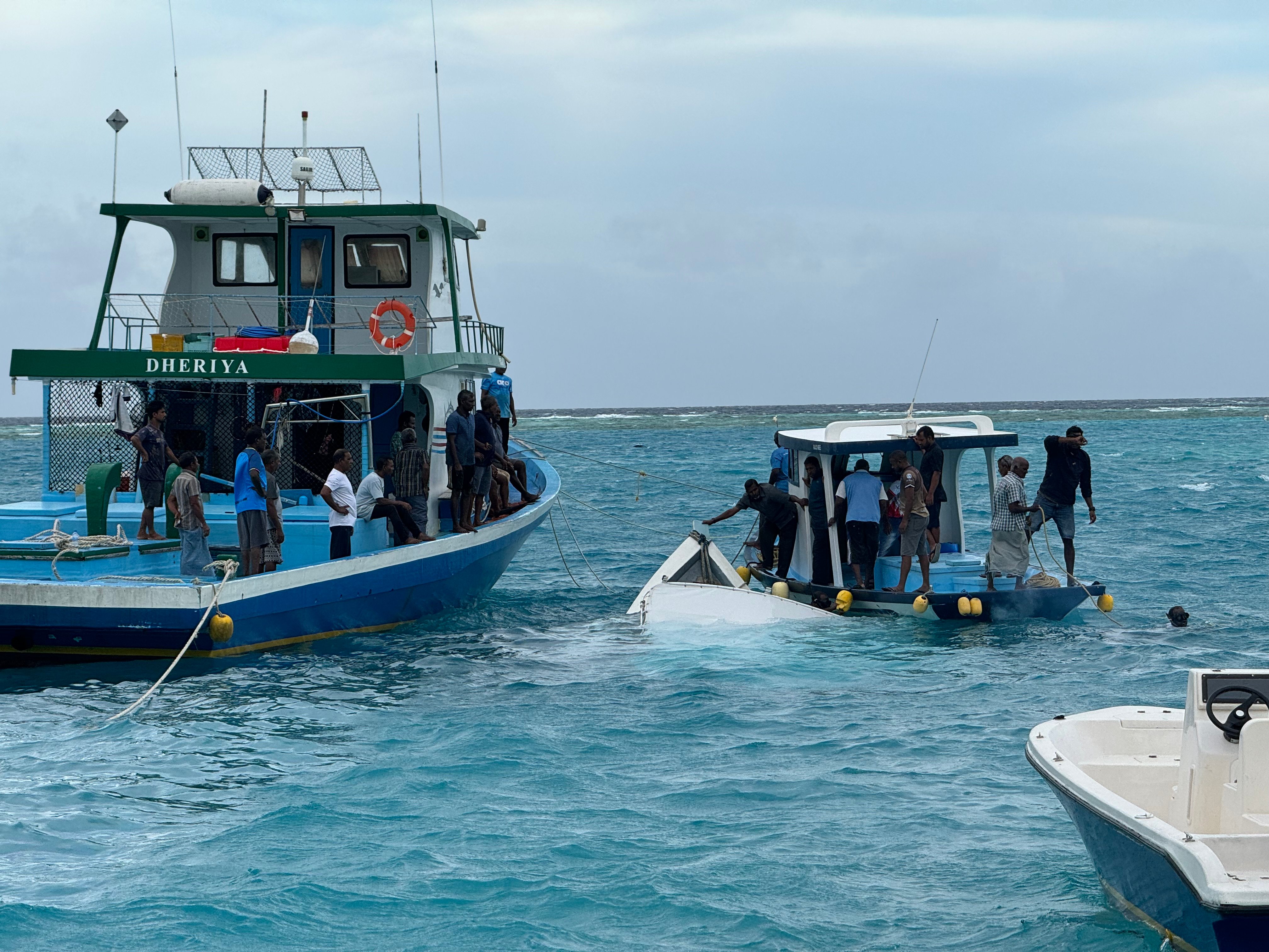 ރޭ ކުރި ވިއްސާރާގައި މަޑުއްވަރީ ބަނދަރުގައި އޮތް “ފަރިހި 2” ދޯނި އަޑިއަށް ހިނގައްޖެ