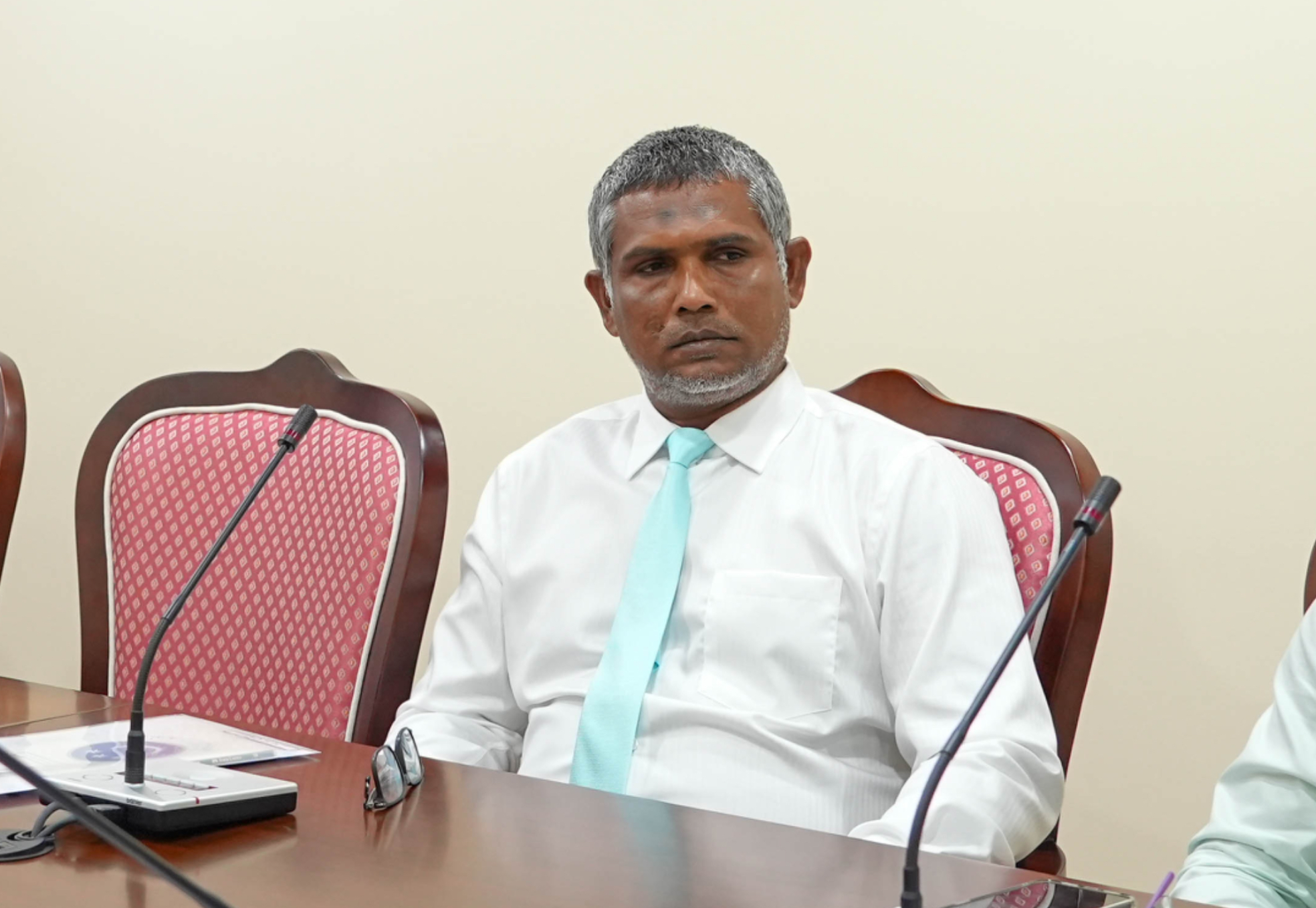 ރައީސްގެ ވަޢުދުފުޅުތައް ހުރީ ލިޔެވިފައި; ބަޖެޓަކީ ޕާޓީ ކުދިން ރުއްސާ ގިގުންޏެއް ނޫން: ޙަމީދު