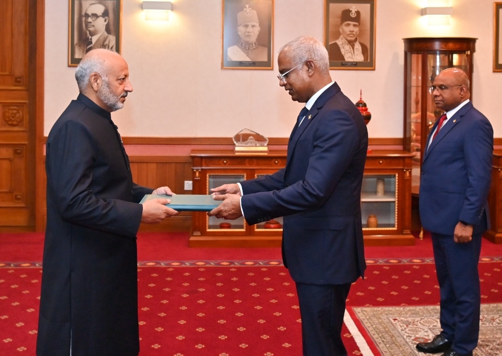 ޕާކިސްތާނުން ރާއްޖެއަށް ކަނޑައެޅި އައު ސަފީރު ފަތްކޮޅު އަރުވައިފި