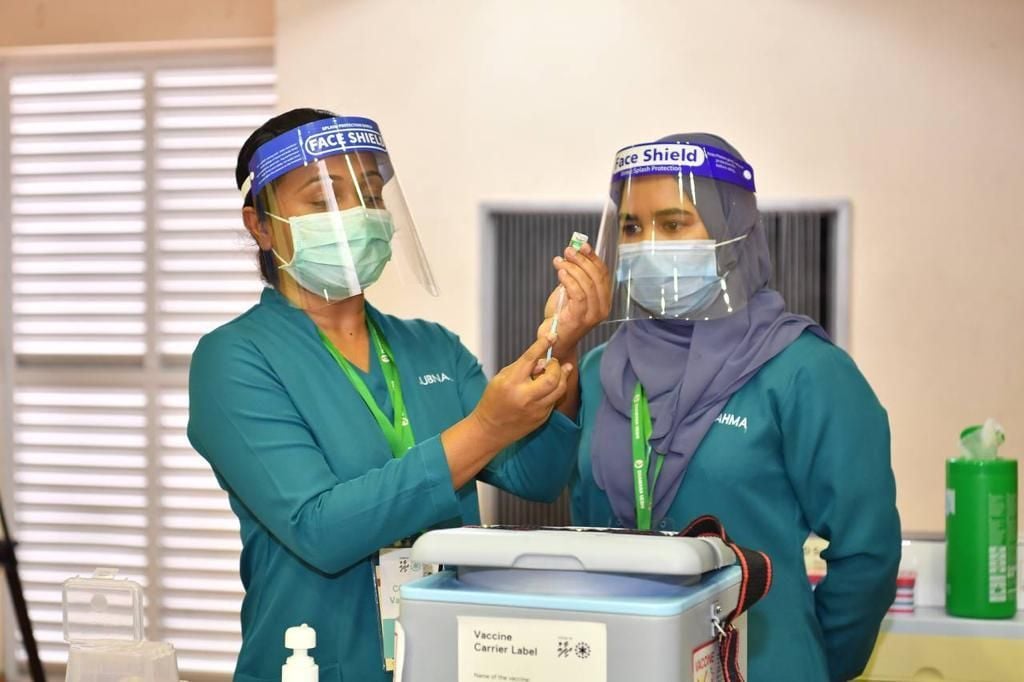 ދިވެއްސަކަށް ކޮވިޑް ވެކްސިންގެ ދެޑޯޒް ތަފާތު ދެ ބްރޭންޑަކުން ދިންކަމަށްބުނާ މައްސަލައެއް ފެންމަތިވެއްޖެ