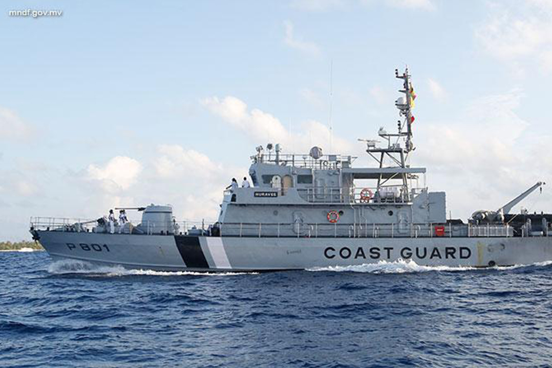 ރާއްޖެ ސަރަހައްދުން ދިވެހި މަސްދޯންޏަކަށް ބޭރުގެ އަސްކަރީ ބަޔަކު އަރައިފި