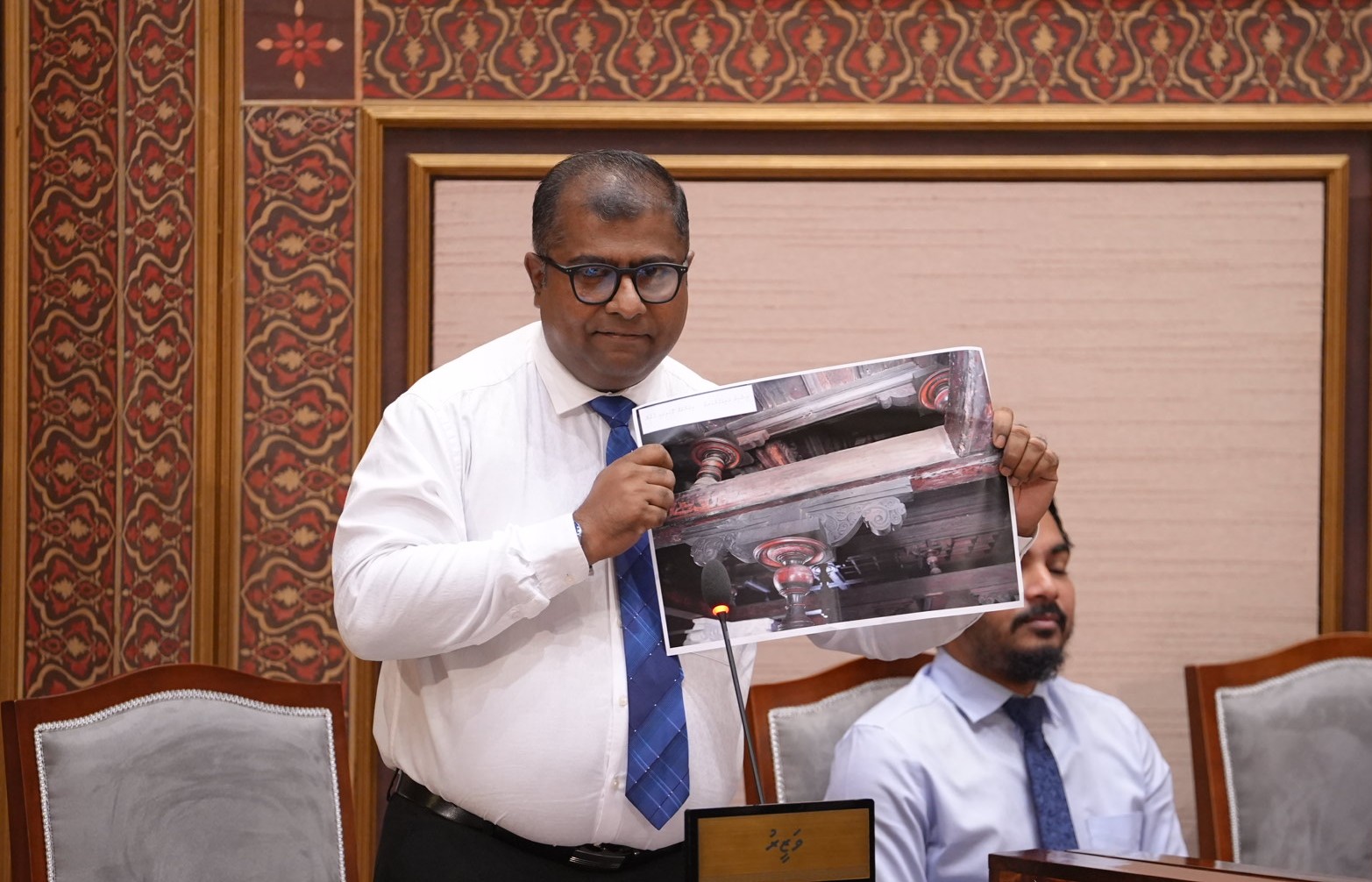 މީގެކުރިން މަސައްކަތްކުރިގޮތުން ހުކުރު މިސްކިތުގެ އަސްލަށް ވަނީ ގެއްލުންވެފައި: އާދަމް ނަސީރު