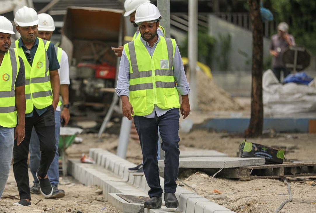 ސަރުކާރުގެ އަމާޒަކީ ހުއްޓިފައިވާ ހުރިހާ މަޝްރޫޢެއް އަލުން ފެށުން: ވަޒީރު މުއްޠަލިބް