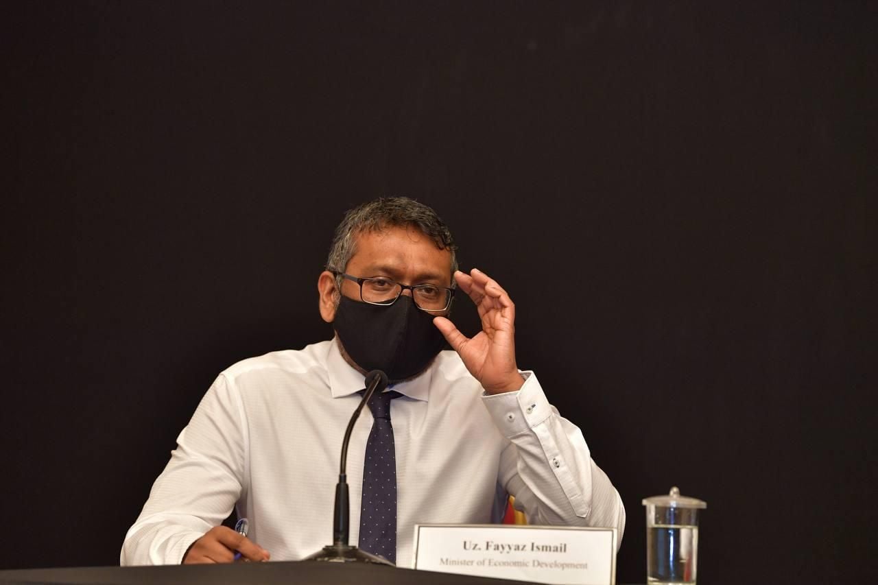 އިދިކޮޅުން ބުނަނީ ފައްޔާޒު މާބޮޑަށް ޖަޒުބާތުގައި ޖެހުނީކަމަށް!