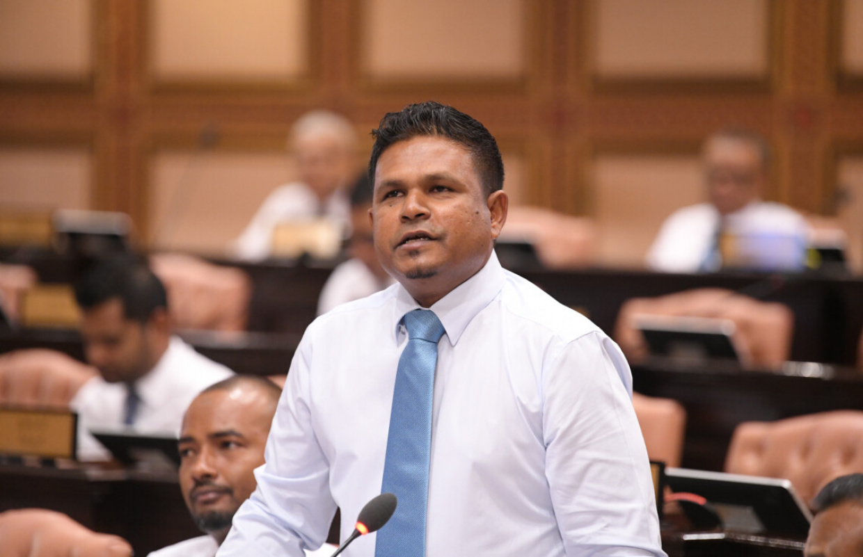 މަޖިލީހުގެ ކޮމެޓީތައް ހުއްޓުވައިގެން އުޅެނީ ނަޝީދުގެ އާޕާޓީ ނުއުފުއްދޭތީ: މޯޑު