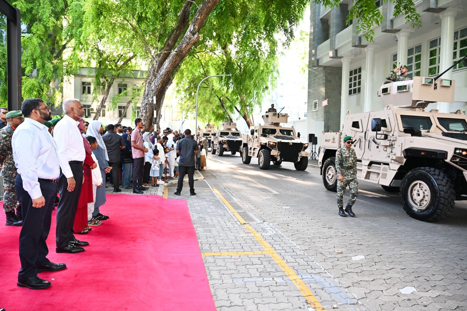 ސިފައިންނަށް ބޭނުންވާ ޓޭންކަރުތަކާއި ވަސީލަތްތައް ހޯދައިދެމުން އަންނަނީ ހަނގުރާމަ ކުރާކަަށް ނޫން: ރައީސް