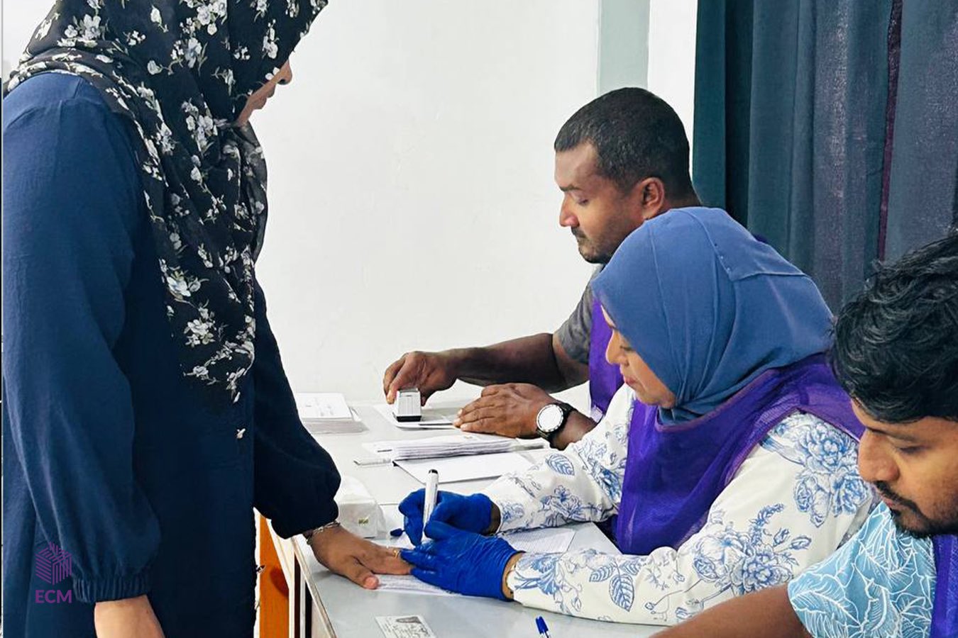 މީދޫ ކައުންސިލް ރައީސް ހޮވުން: 49.86 އިންސައްތަ މީހުން ވޯޓުލައިފި
