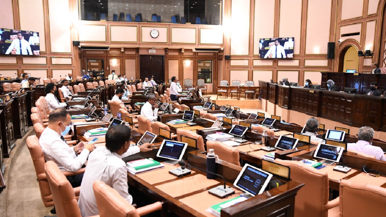 އެސައިންމަންޓްގެ ވިޔަފާރި ކުރުމުން ދިހަހާސް ރުފިޔާގެ ޖޫރިމަނާ